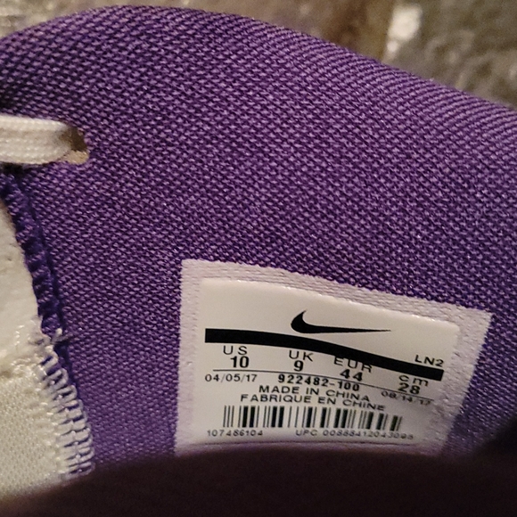 Sneaker - Picture 3 of 4